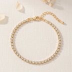 Bracelet de luxe doré Théa Absolue avec rangée de diamants de synthèse, vue de dessus.